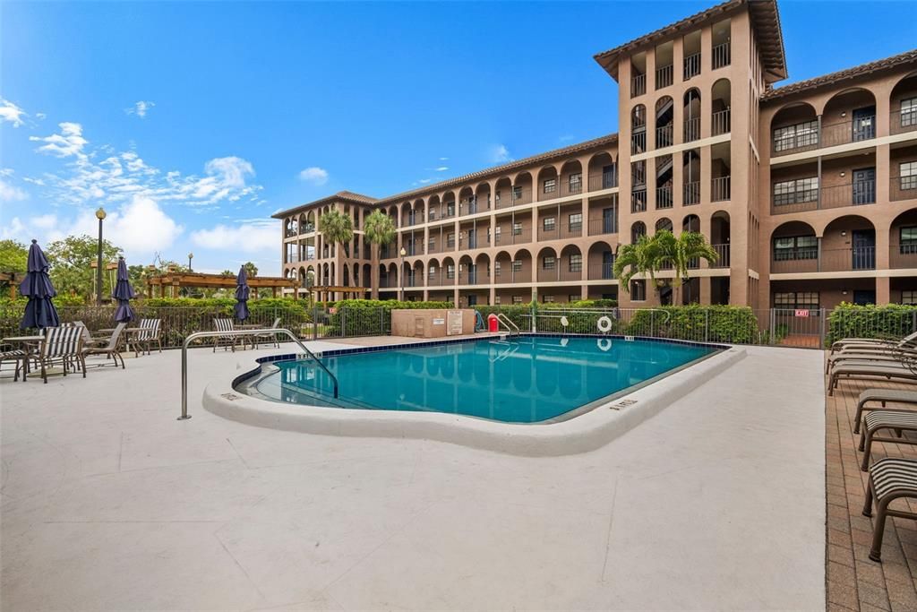 For Sale: $248,000 (2 beds, 1 baths, 914 Square Feet)
