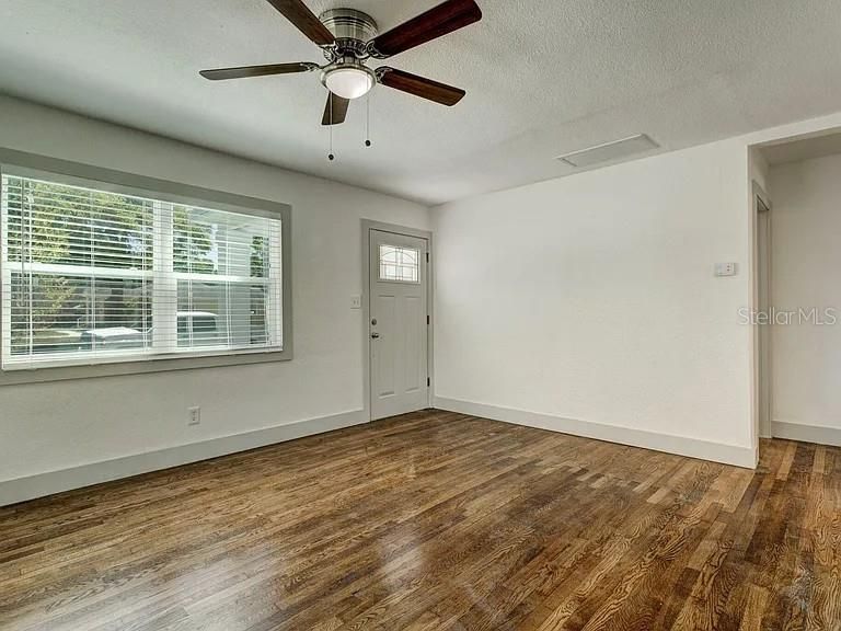 Active With Contract: $2,350 (2 beds, 1 baths, 744 Square Feet)