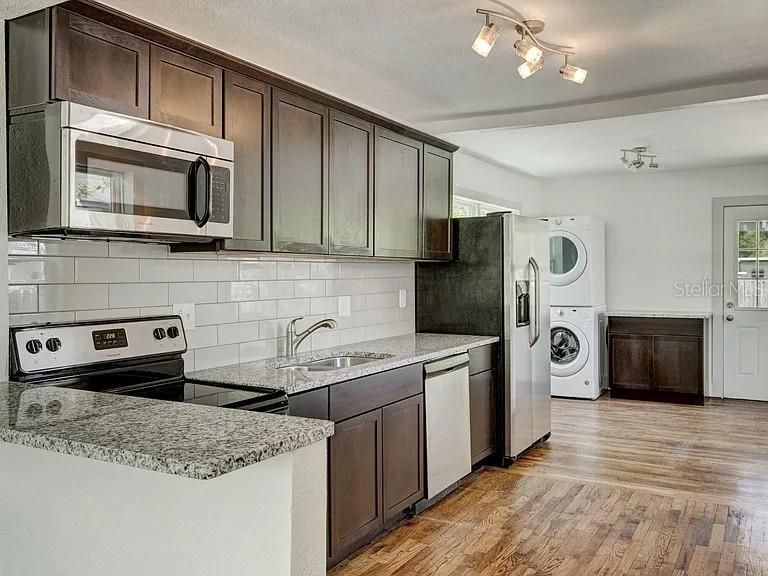 Active With Contract: $2,350 (2 beds, 1 baths, 744 Square Feet)