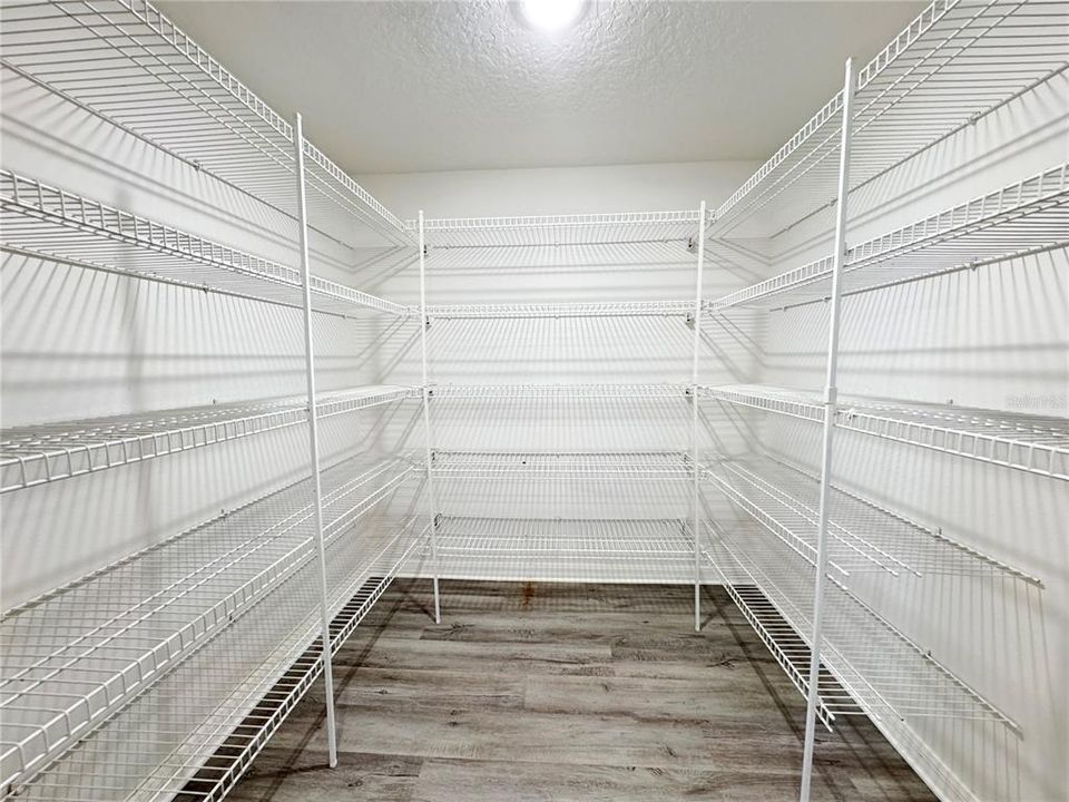 Под контрактом: $349,900 (5 спален, 2 ванн, 3124 Квадратных фут)