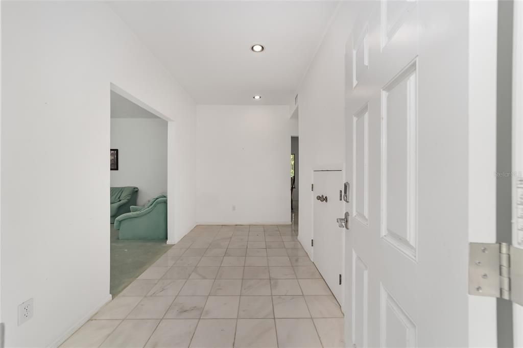 Activo con contrato: $499,000 (4 camas, 2 baños, 2873 Pies cuadrados)