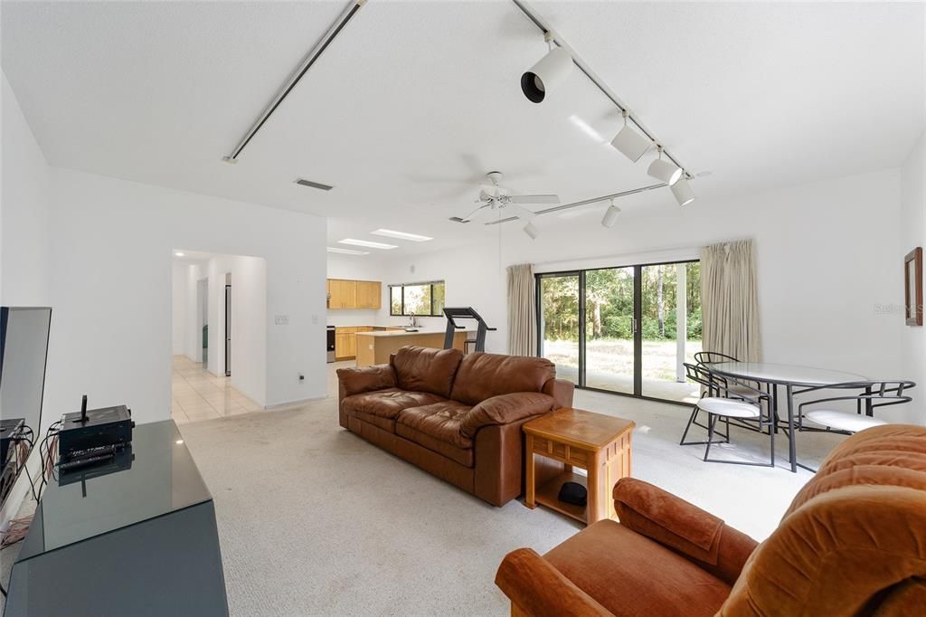 Activo con contrato: $499,000 (4 camas, 2 baños, 2873 Pies cuadrados)