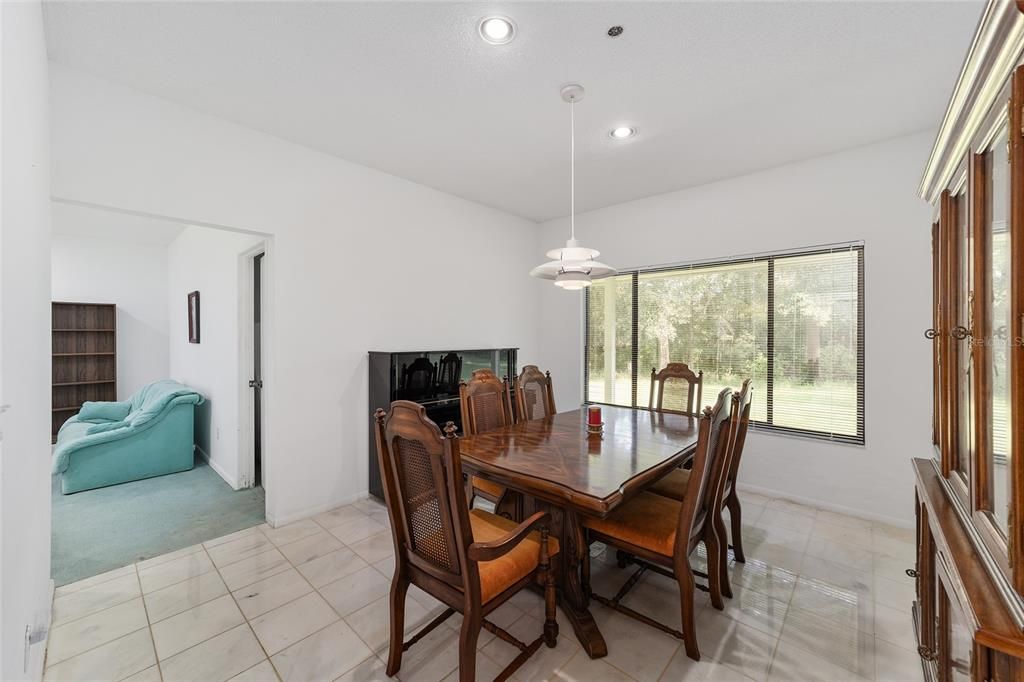 Activo con contrato: $499,000 (4 camas, 2 baños, 2873 Pies cuadrados)