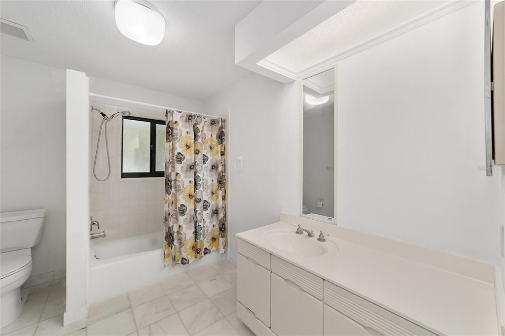 Activo con contrato: $499,000 (4 camas, 2 baños, 2873 Pies cuadrados)