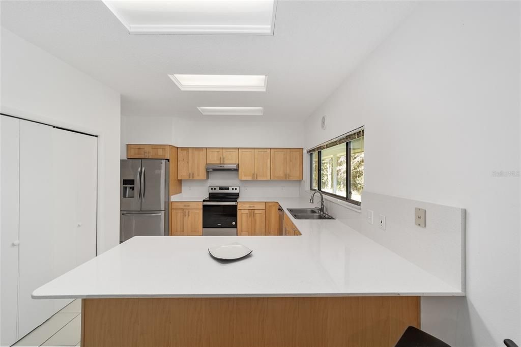 Activo con contrato: $499,000 (4 camas, 2 baños, 2873 Pies cuadrados)
