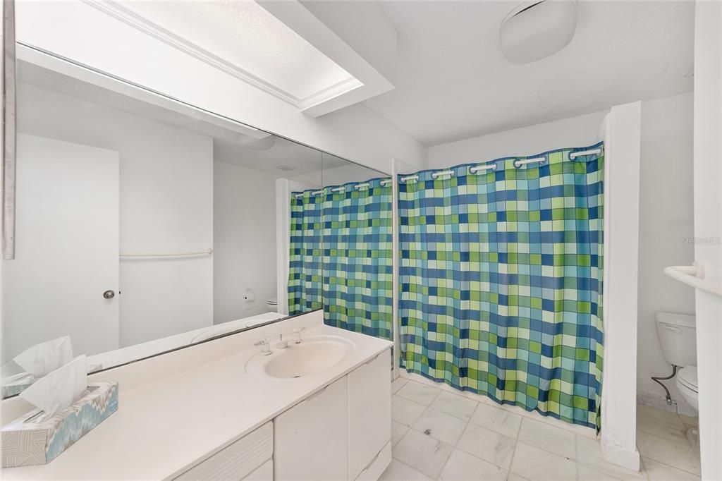 Activo con contrato: $499,000 (4 camas, 2 baños, 2873 Pies cuadrados)