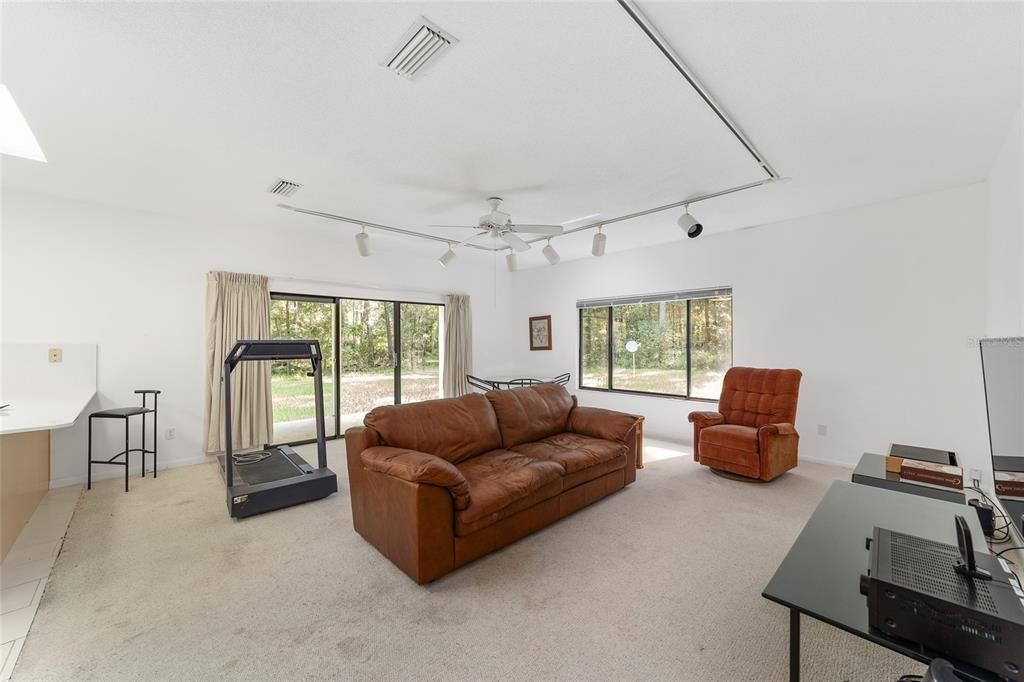 Activo con contrato: $499,000 (4 camas, 2 baños, 2873 Pies cuadrados)