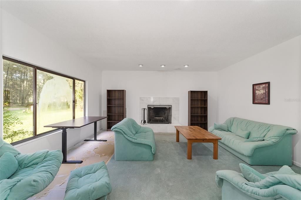 Activo con contrato: $499,000 (4 camas, 2 baños, 2873 Pies cuadrados)