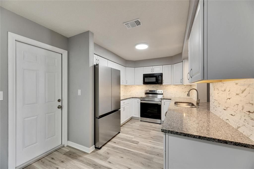 В аренду: $2,600 (2 спален, 2 ванн, 1193 Квадратных фут)