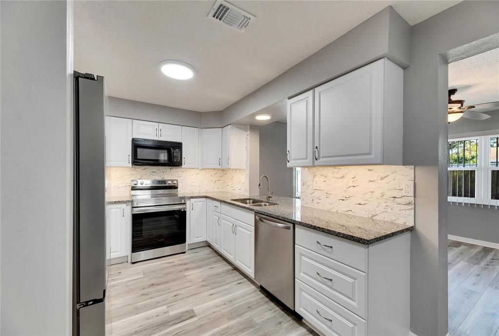 В аренду: $2,600 (2 спален, 2 ванн, 1193 Квадратных фут)