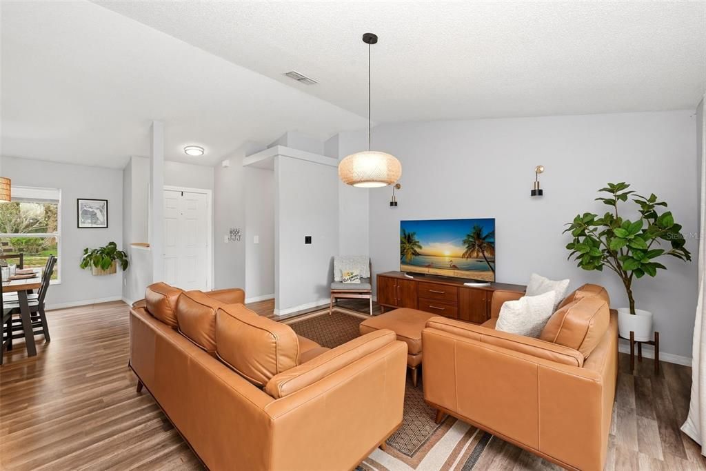 En Venta: $365,000 (3 camas, 2 baños, 1382 Pies cuadrados)