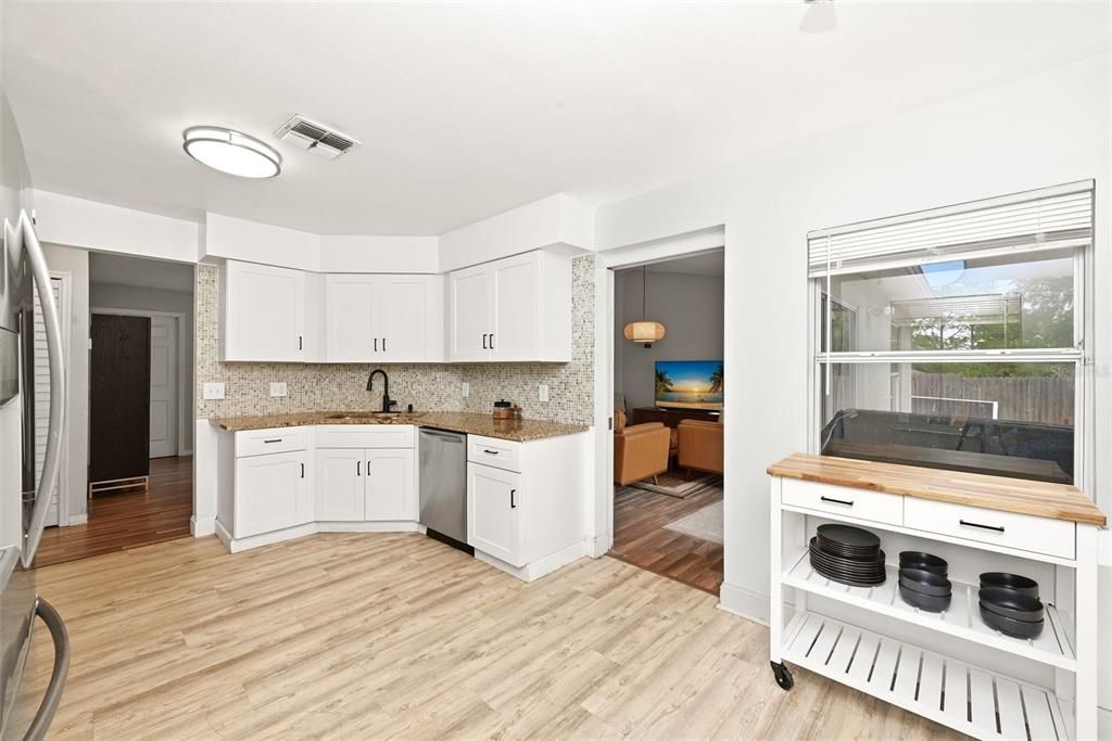 En Venta: $365,000 (3 camas, 2 baños, 1382 Pies cuadrados)