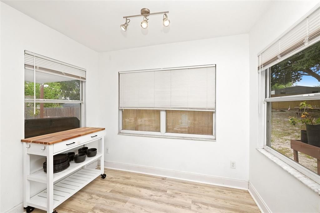 En Venta: $365,000 (3 camas, 2 baños, 1382 Pies cuadrados)