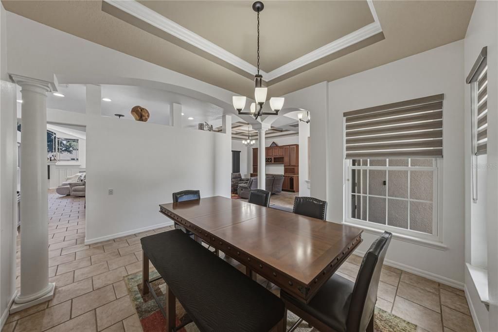 合同活跃: $879,000 (4 贝兹, 3 浴室, 3162 平方英尺)