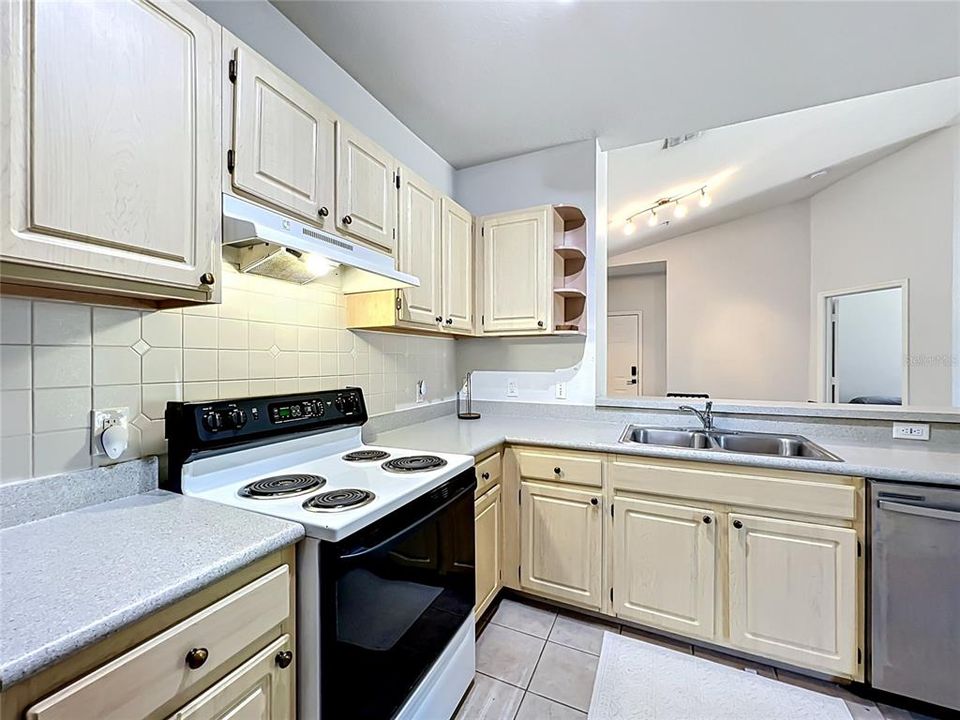 Activo con contrato: $139,900 (2 camas, 2 baños, 1048 Pies cuadrados)
