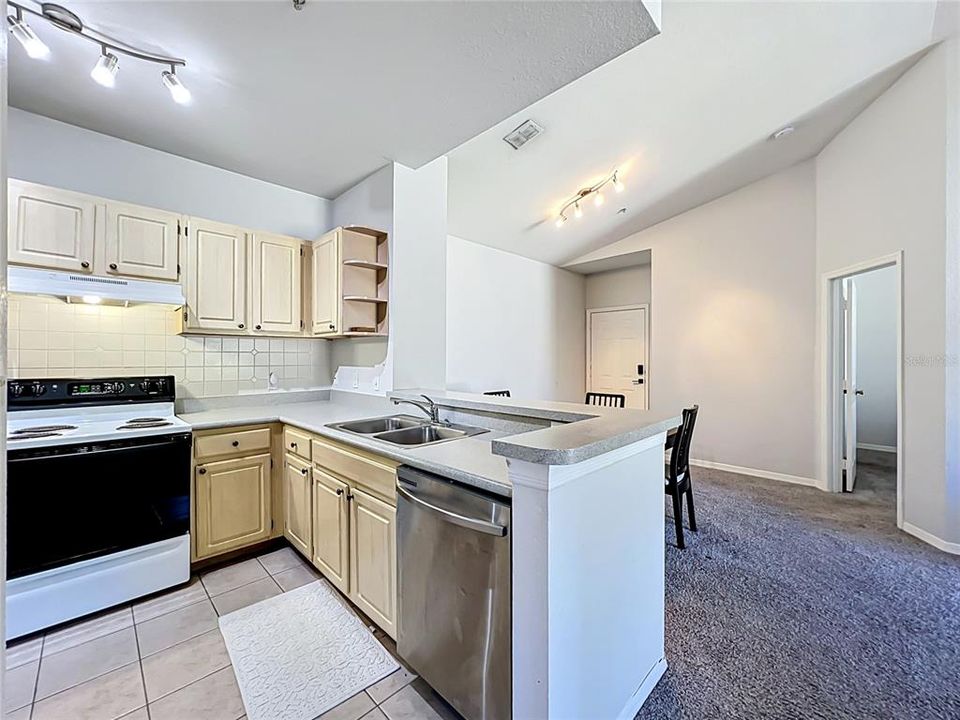 Activo con contrato: $139,900 (2 camas, 2 baños, 1048 Pies cuadrados)