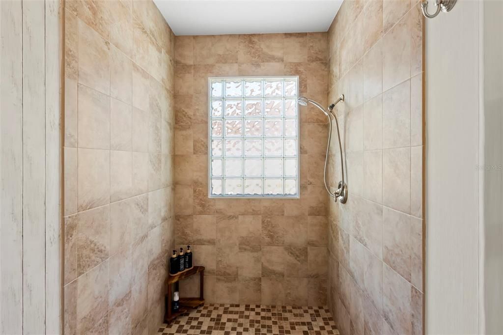 Activo con contrato: $468,000 (3 camas, 2 baños, 1876 Pies cuadrados)