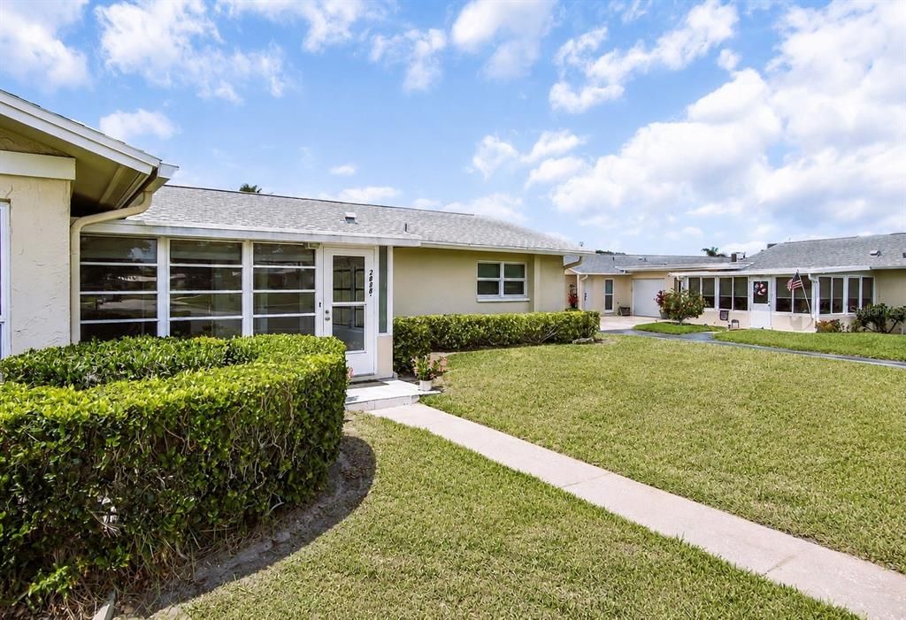 For Sale: $249,900 (2 beds, 2 baths, 1000 Square Feet)
