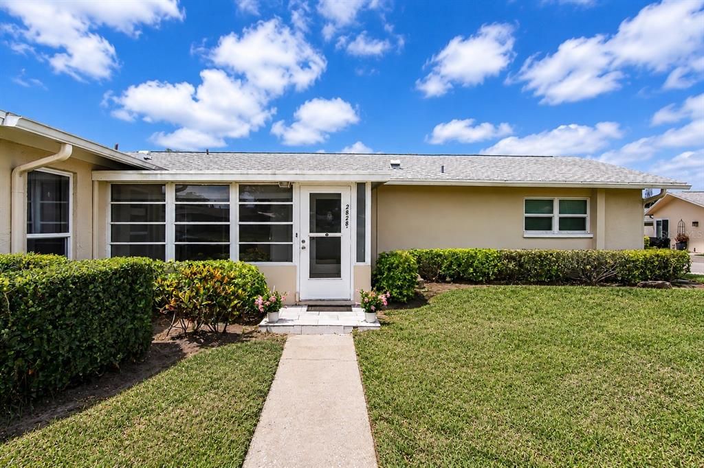 For Sale: $249,900 (2 beds, 2 baths, 1000 Square Feet)