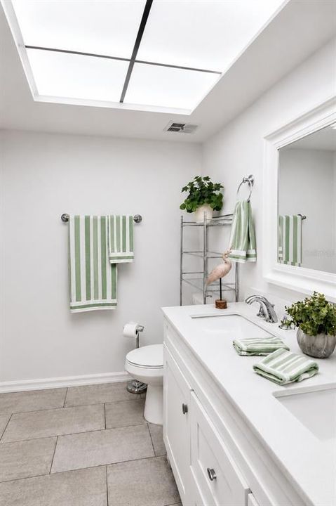 For Sale: $249,900 (2 beds, 2 baths, 1000 Square Feet)