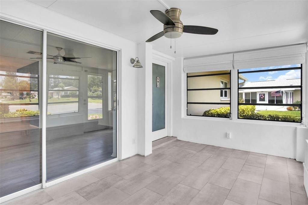 For Sale: $249,900 (2 beds, 2 baths, 1000 Square Feet)