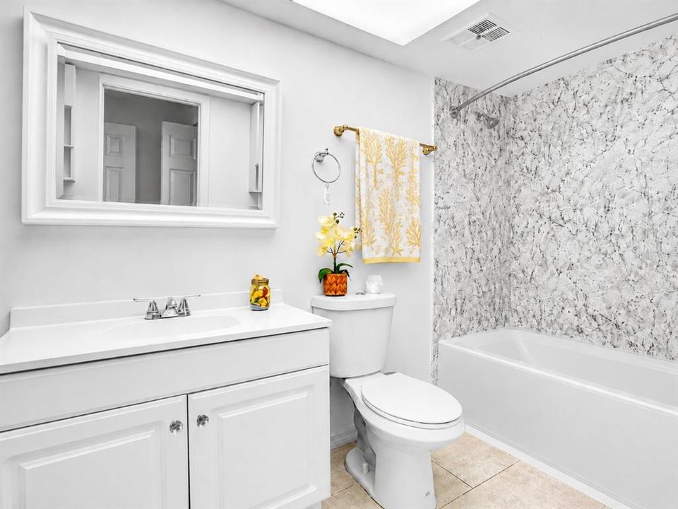 For Sale: $249,900 (2 beds, 2 baths, 1000 Square Feet)