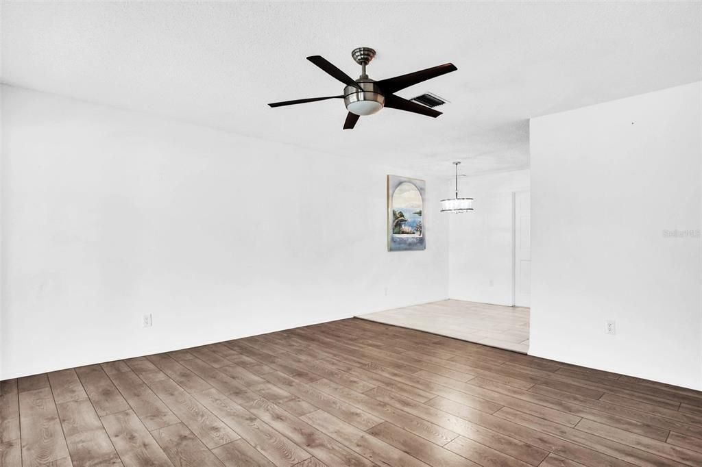 For Sale: $249,900 (2 beds, 2 baths, 1000 Square Feet)