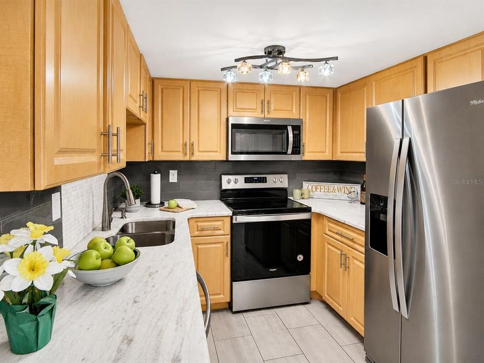 For Sale: $249,900 (2 beds, 2 baths, 1000 Square Feet)