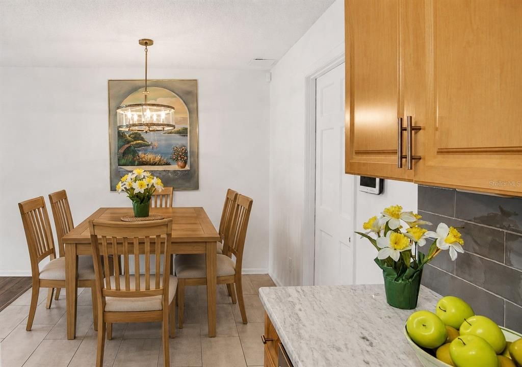For Sale: $249,900 (2 beds, 2 baths, 1000 Square Feet)