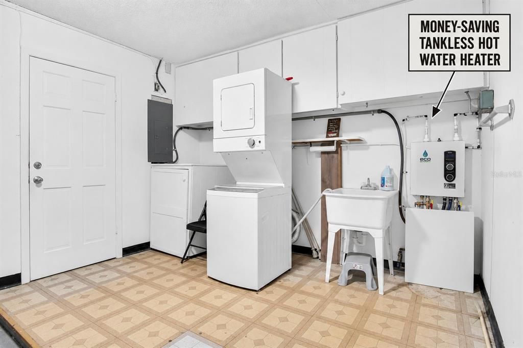 For Sale: $249,900 (2 beds, 2 baths, 1000 Square Feet)