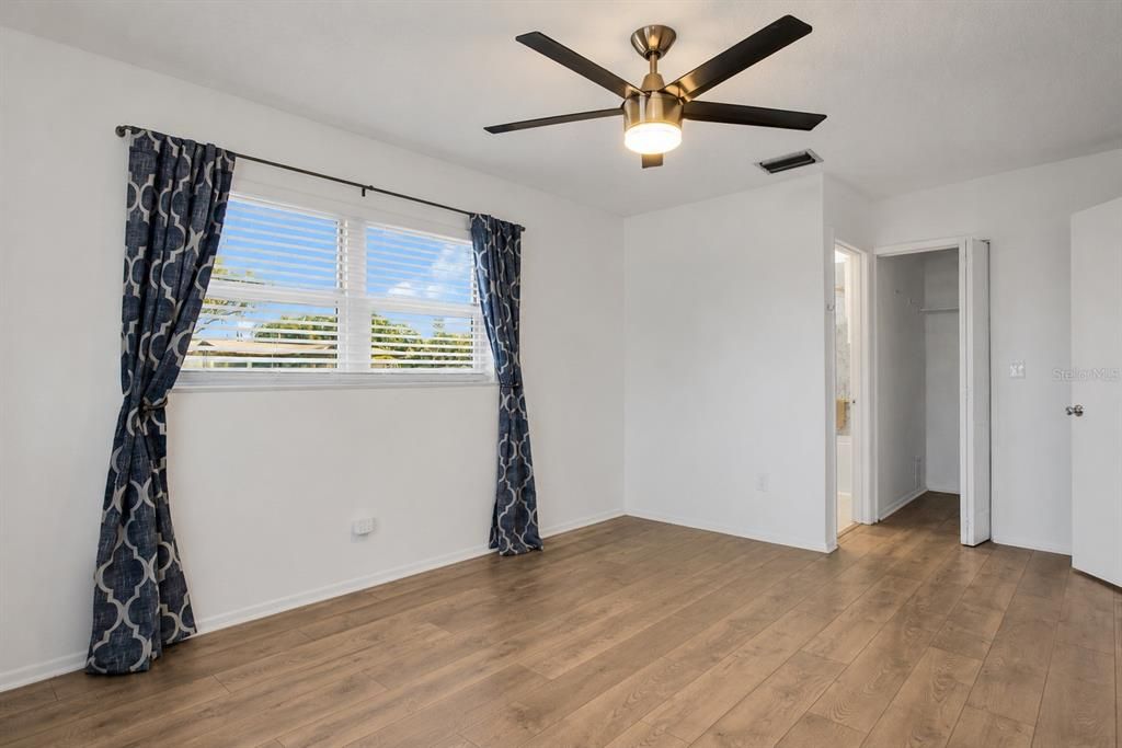 For Sale: $249,900 (2 beds, 2 baths, 1000 Square Feet)