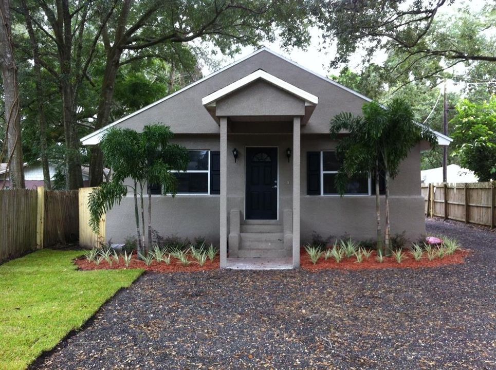 Recently Rented: $1,900 (2 beds, 1 baths, 950 Square Feet)