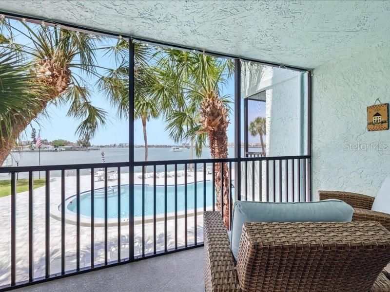 For Sale: $559,000 (2 beds, 2 baths, 1085 Square Feet)