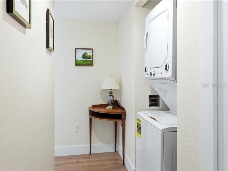 For Sale: $559,000 (2 beds, 2 baths, 1085 Square Feet)