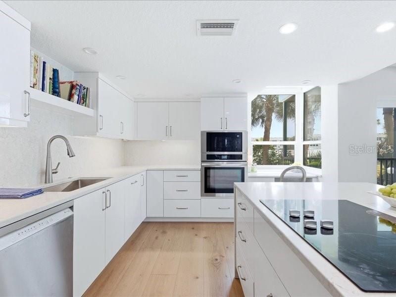 For Sale: $559,000 (2 beds, 2 baths, 1085 Square Feet)