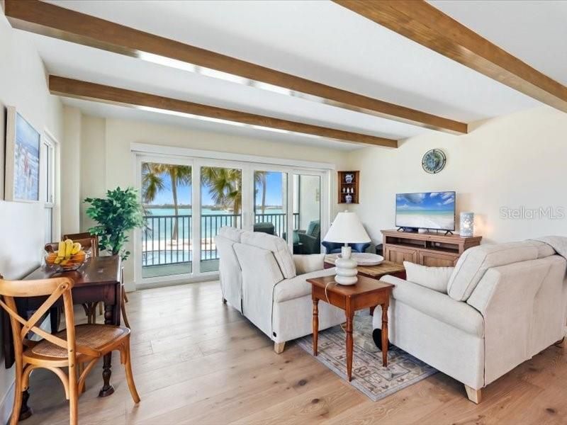 For Sale: $559,000 (2 beds, 2 baths, 1085 Square Feet)
