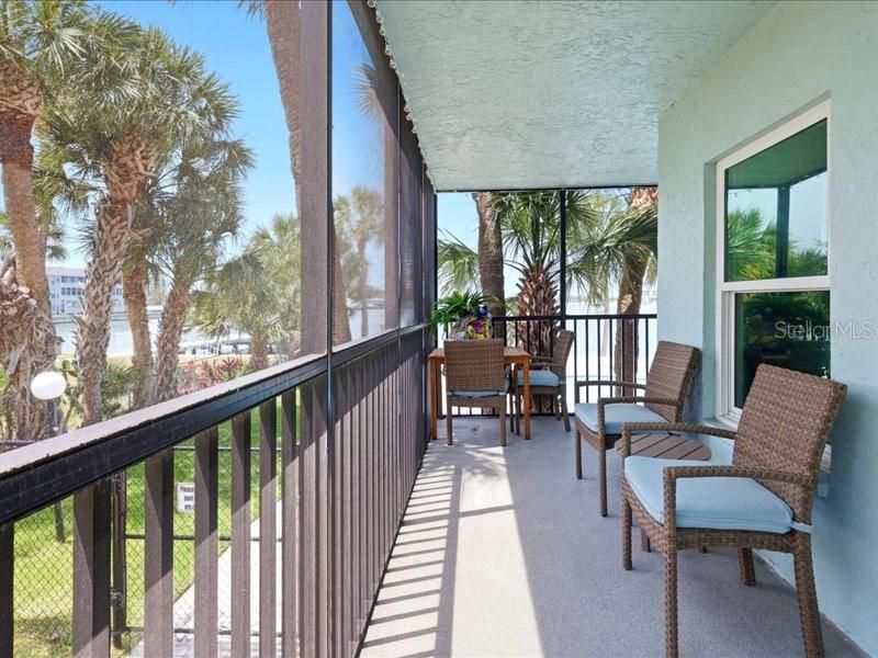 For Sale: $559,000 (2 beds, 2 baths, 1085 Square Feet)