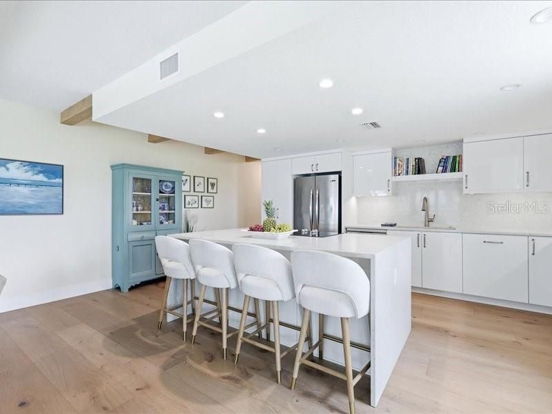 For Sale: $559,000 (2 beds, 2 baths, 1085 Square Feet)