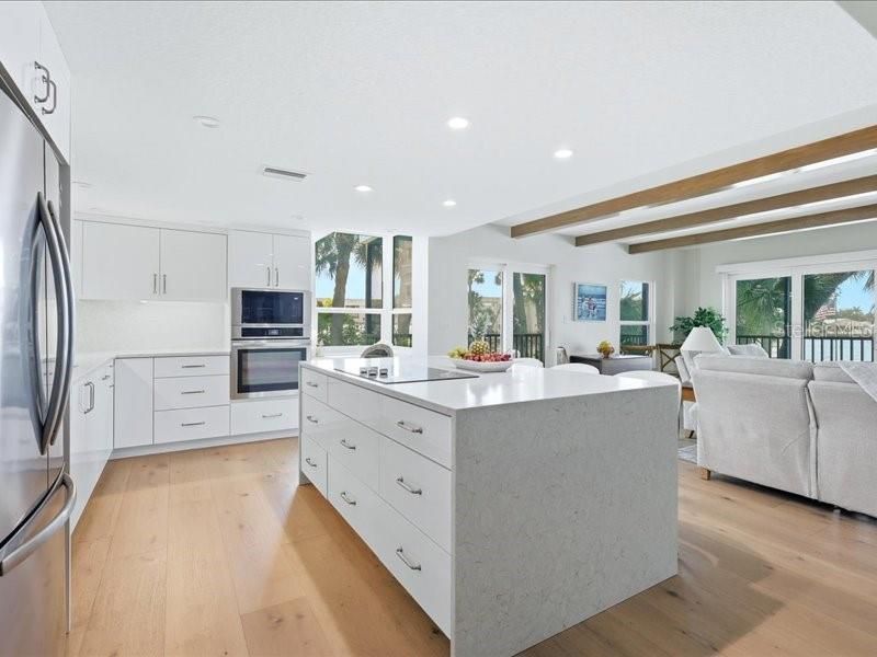 For Sale: $559,000 (2 beds, 2 baths, 1085 Square Feet)