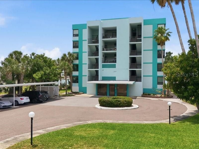 For Sale: $559,000 (2 beds, 2 baths, 1085 Square Feet)