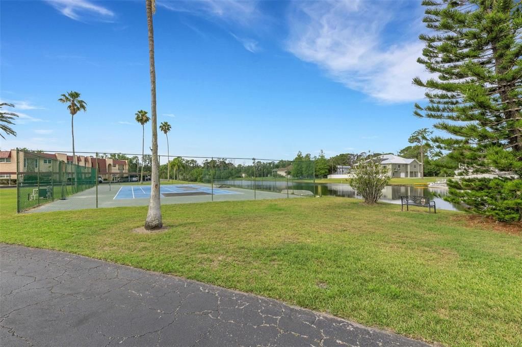 For Sale: $139,000 (1 beds, 1 baths, 955 Square Feet)
