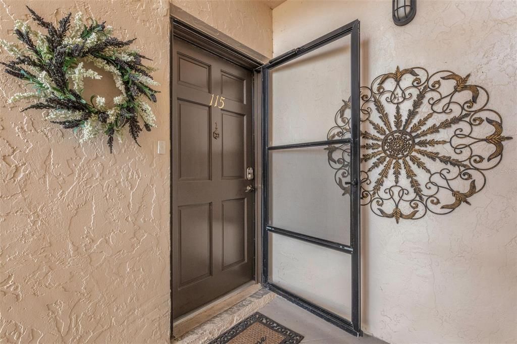 For Sale: $139,000 (1 beds, 1 baths, 955 Square Feet)