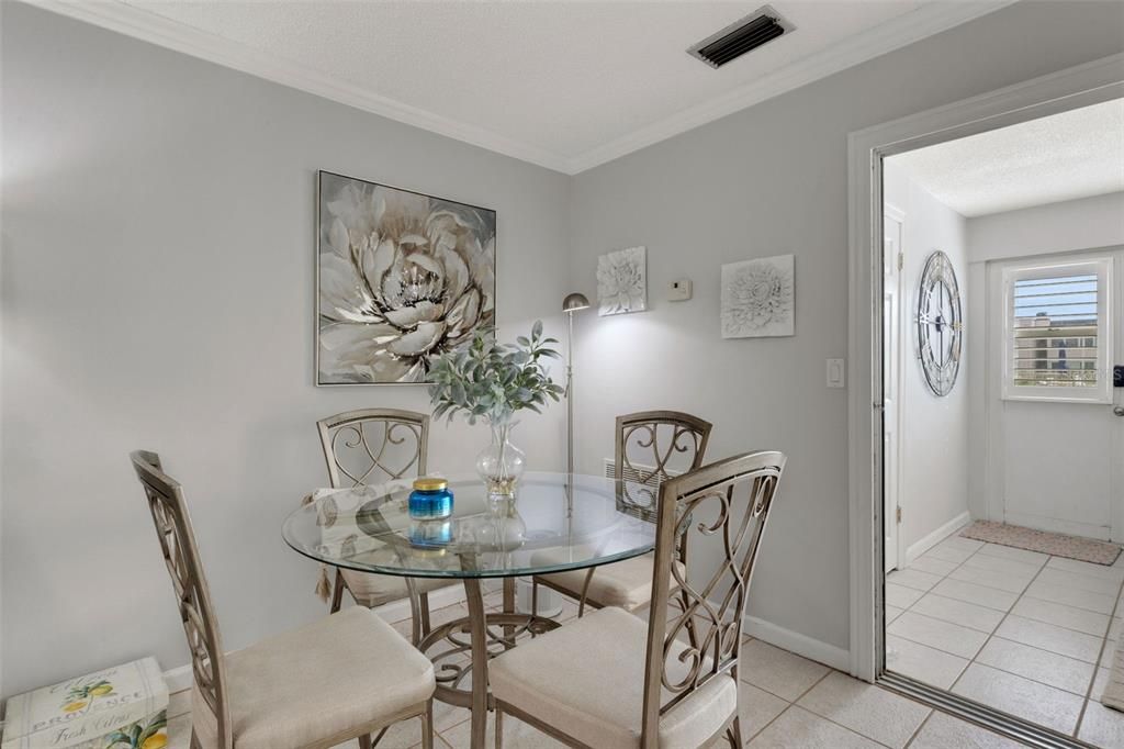 For Sale: $139,000 (1 beds, 1 baths, 955 Square Feet)