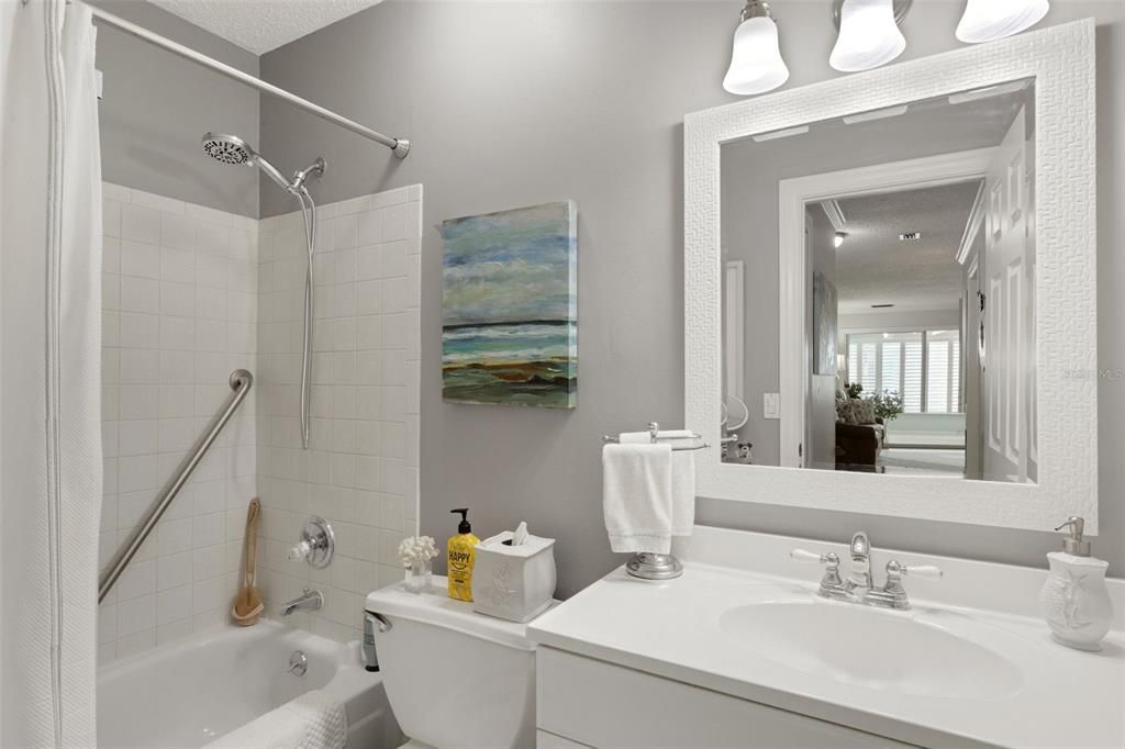 For Sale: $139,000 (1 beds, 1 baths, 955 Square Feet)