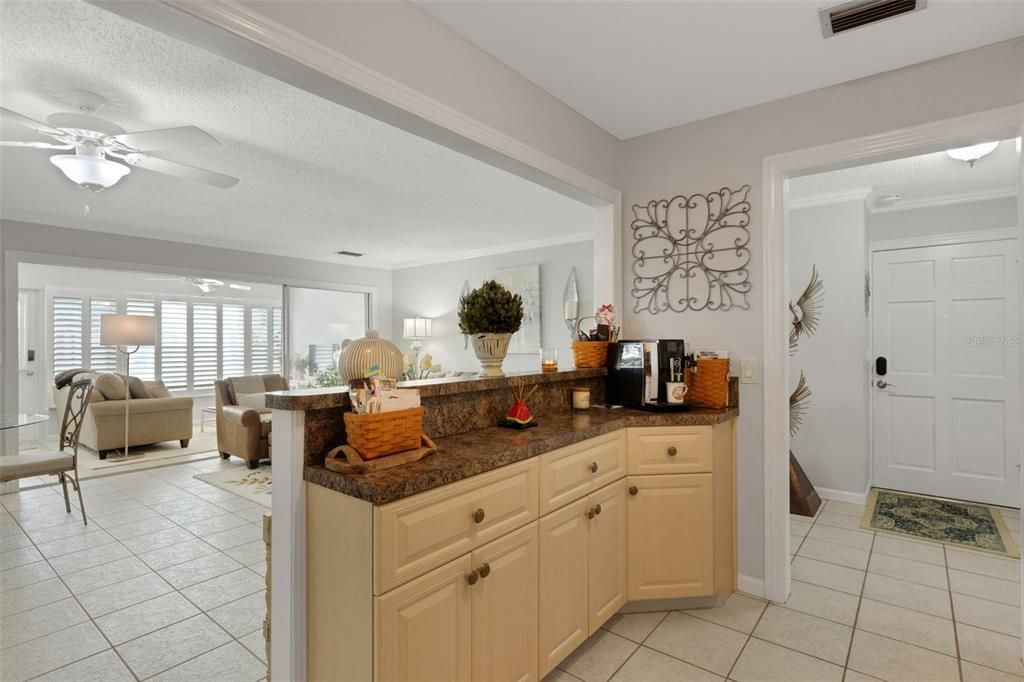 For Sale: $139,000 (1 beds, 1 baths, 955 Square Feet)