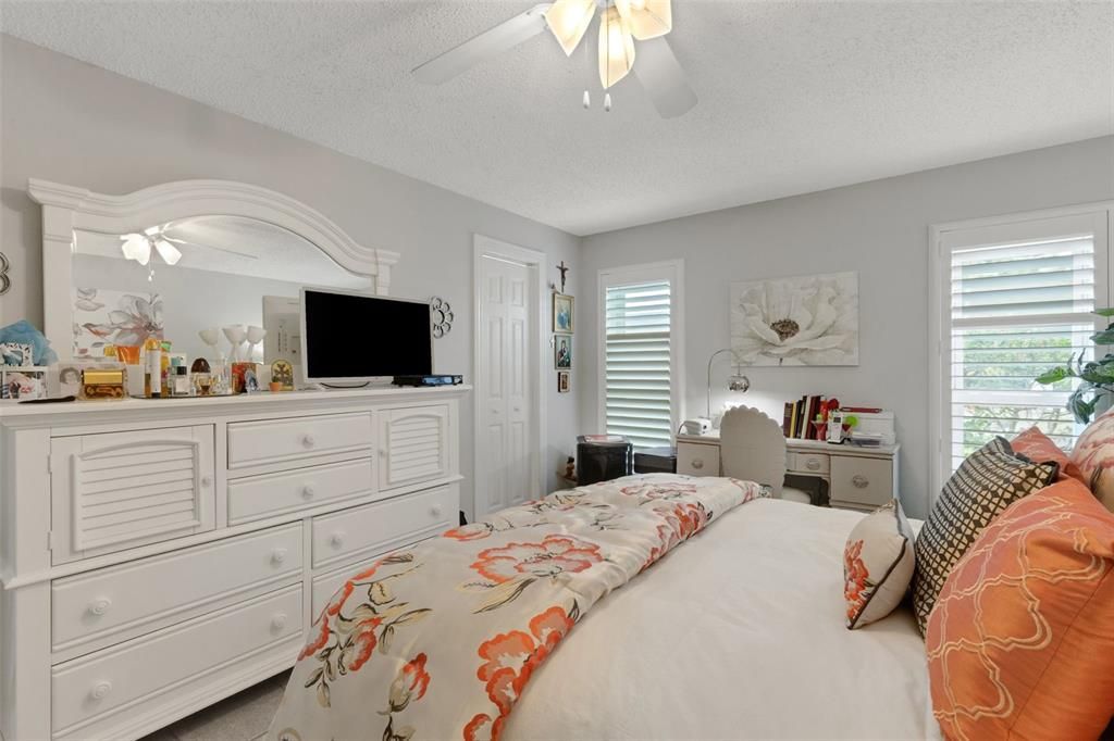 For Sale: $139,000 (1 beds, 1 baths, 955 Square Feet)