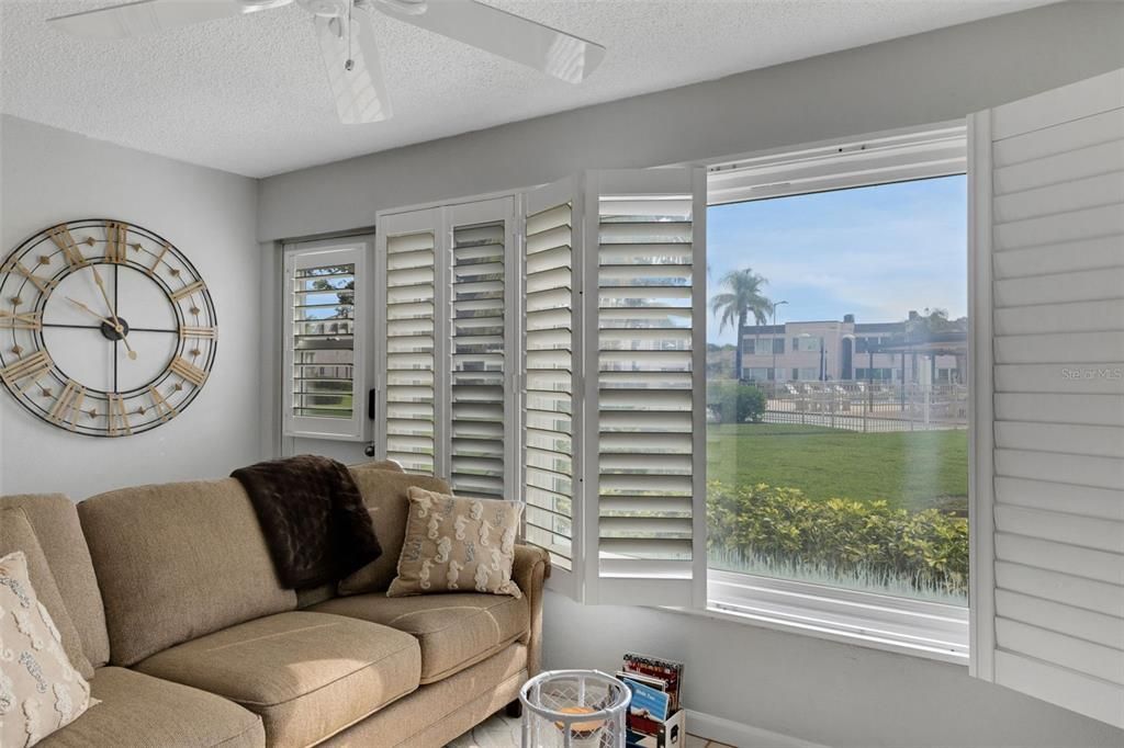 For Sale: $139,000 (1 beds, 1 baths, 955 Square Feet)