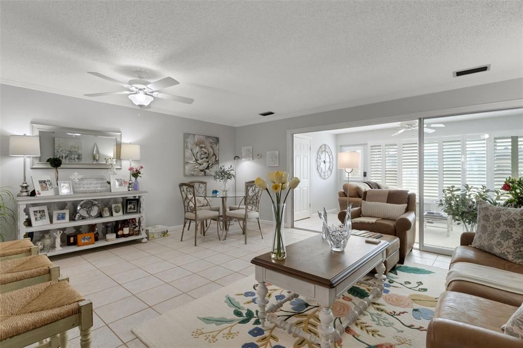 For Sale: $139,000 (1 beds, 1 baths, 955 Square Feet)