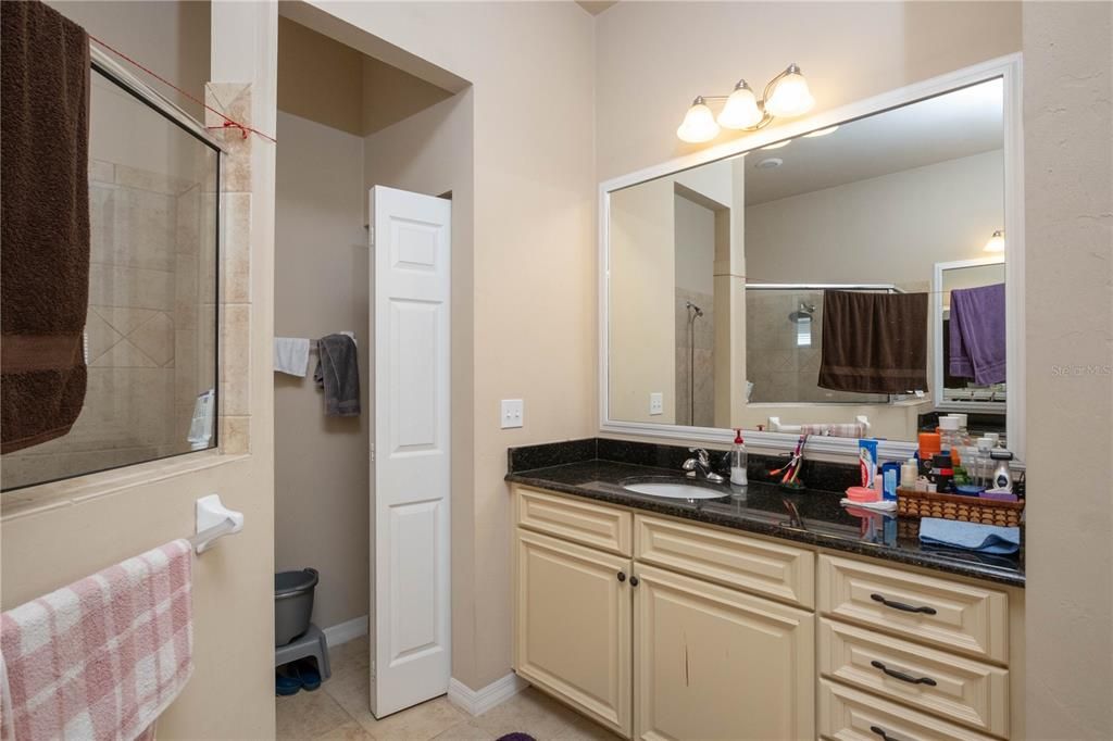 En Venta: $449,900 (3 camas, 2 baños, 2330 Pies cuadrados)