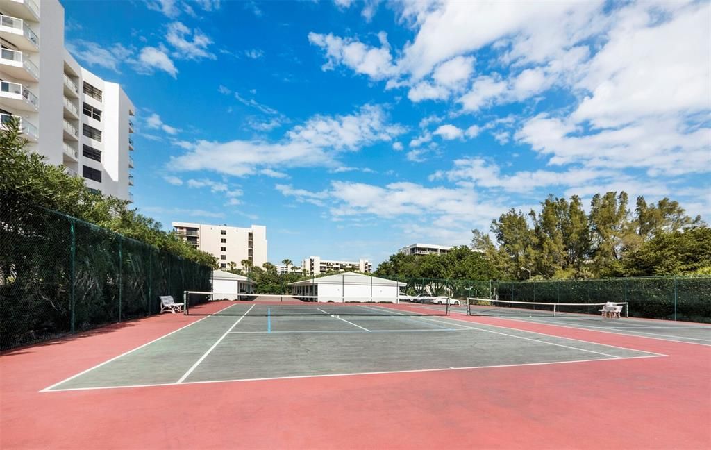 For Sale: $995,000 (2 beds, 2 baths, 1409 Square Feet)